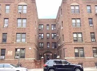 30-33 32nd St #3R, Astoria, NY 11102