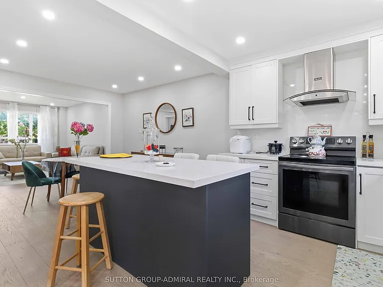 87 Marita Pl #MAIN UPPER FLR — Photo 14