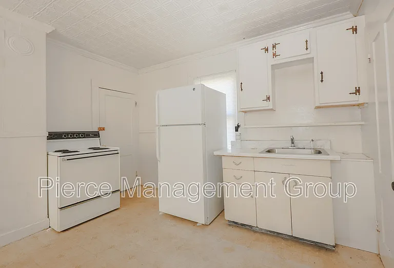 120 Elm St #3 — Photo 4
