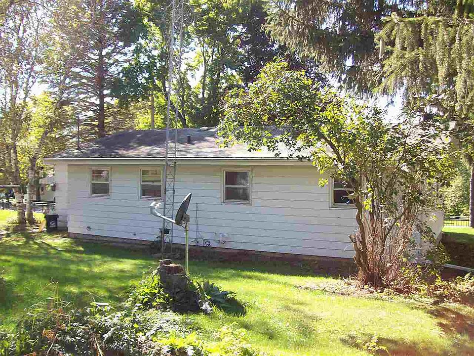 455 Main St, Loganville, WI 53943 Zillow