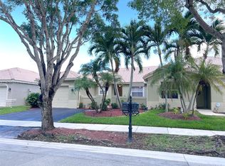4164 Pine Ridge Ln, Weston, FL 33331
