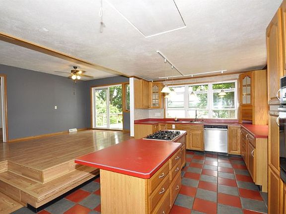 4th image of 54668 Edgewater Dr