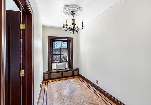 4th image of 111 S Elliott Pl Floor 3