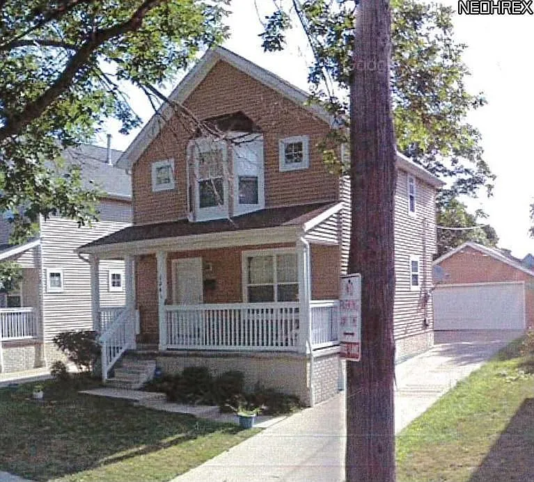 2241 E 68th St photo 1