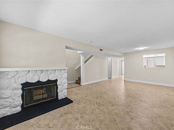 2nd image of 174 W Walnut Ave APT B