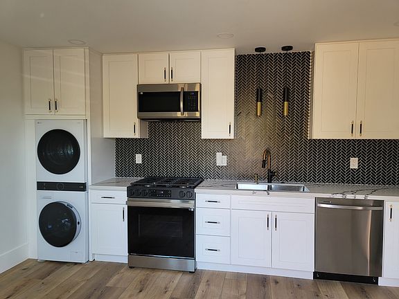4th image of 1325 Douglas Dr #A