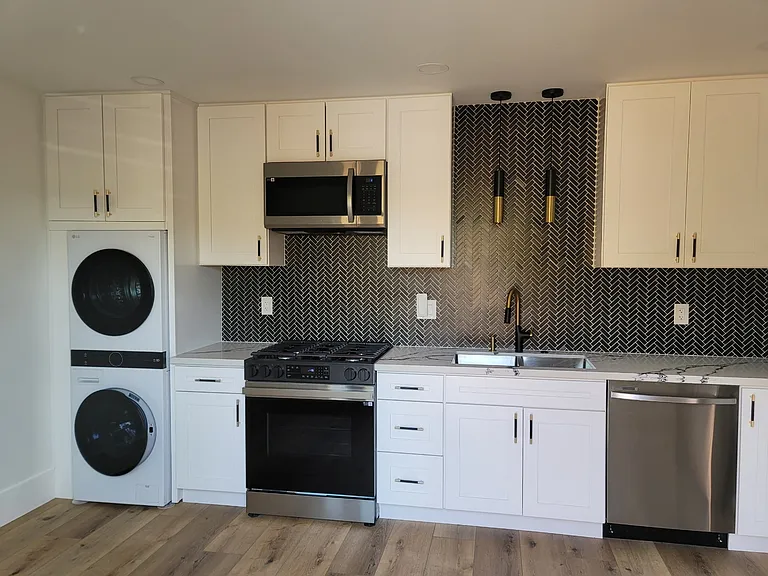 1325 Douglas Dr #A — Photo 4