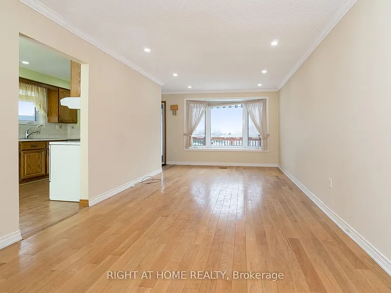 2035 Carleton Ct — Photo 6
