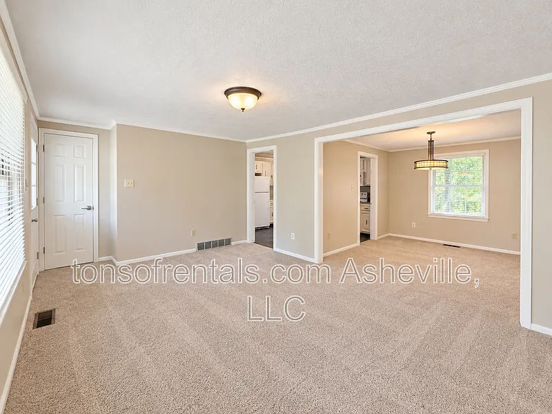 3 bed, 2.0 bath, 1150 sqft, $1,995 — Photo 3