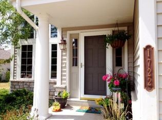 1722 Tumbleweed Cir, West Bend, WI 53095