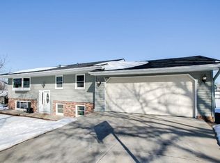 1475 Bridgeview Ave, Eagan, MN 55121