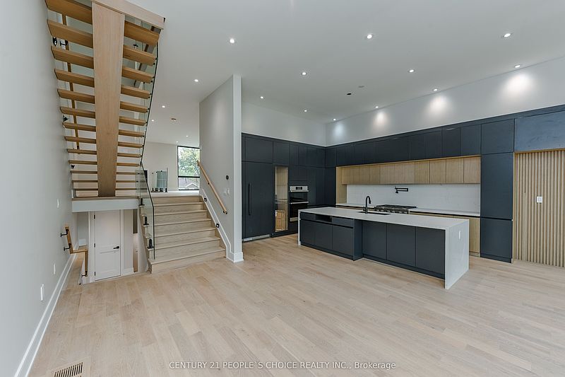 Toronto House for rent - 5 Bedrooms — photo 3