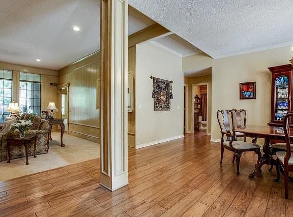 5th image of 10027 Woodlake Dr