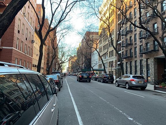 5th image of 304 W 55th St #3J