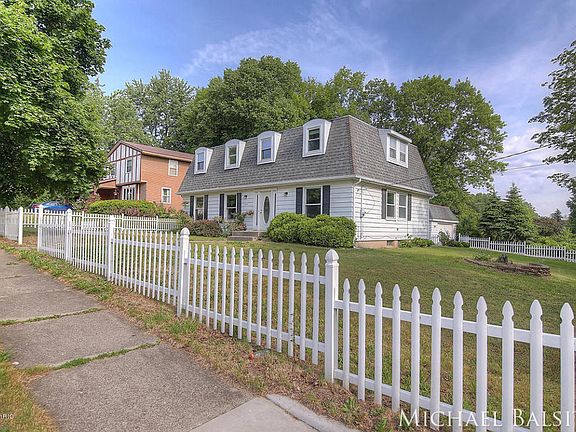 4th image of 1945 Forrester St SE