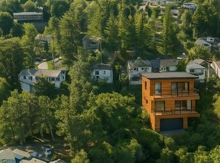 2 Westover Dr, Oakland, CA 94611