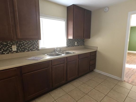 4th image of 302 N M St