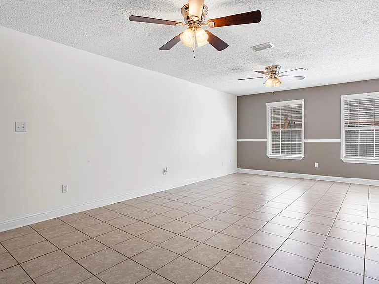 1517 Porpoise St — Photo 5