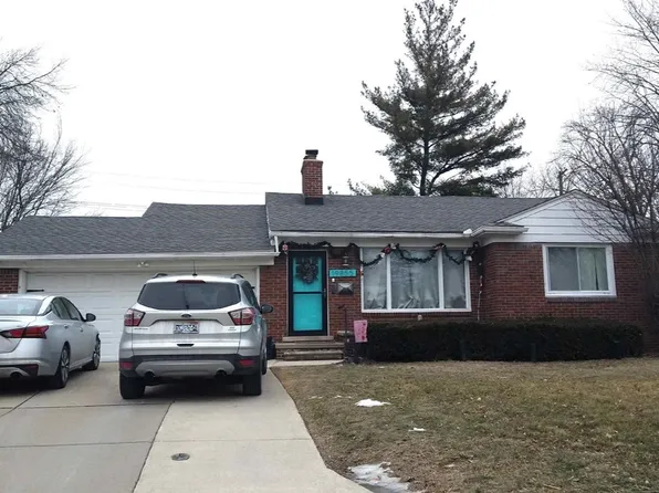 19855 Ida Ln W, Grosse Pointe Woods, MI 48236