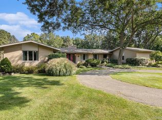 2000 Bamby Ln, Milford, MI