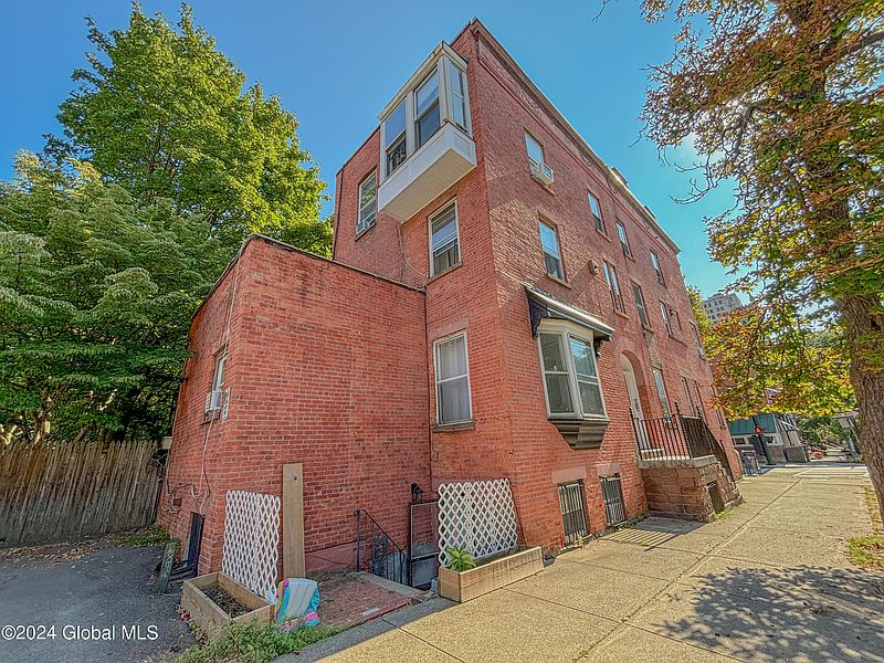 4th image of 303 State Street