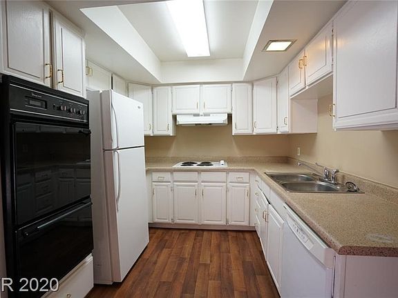 3rd image of 2647 Heritage Cir