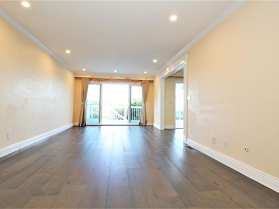 3rd image of 10 Belhaven Ave