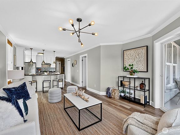 2nd image of 2920 Alki Avenue SW #207