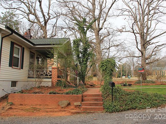 3rd image of 707 N Center St