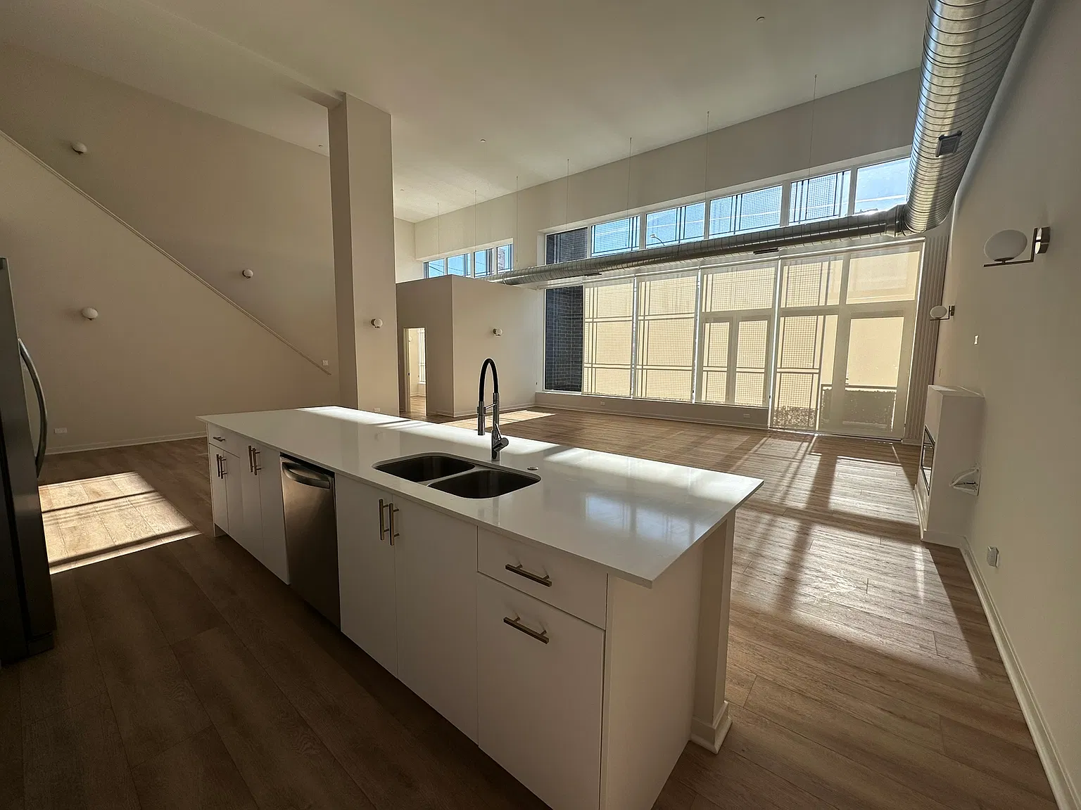 3 bed, 2700 sqft, $4,000 — Photo 4