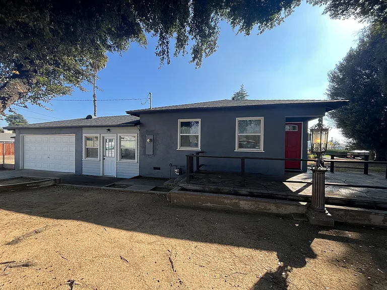 1086 Palm Ave — Photo 2