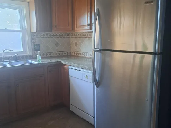 22 Leaf Ave, Waterbury, CT 06705