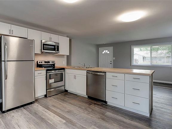 3rd image of 2516 Winfield Ave