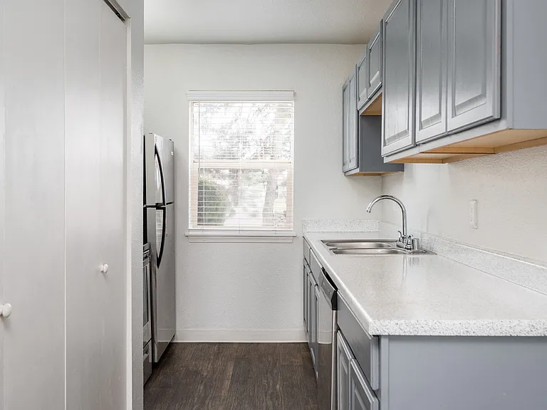 Kentwood Apartments — Photo 22