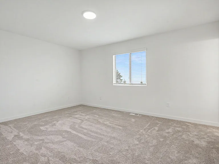 1635 Reagan Dr — Photo 12