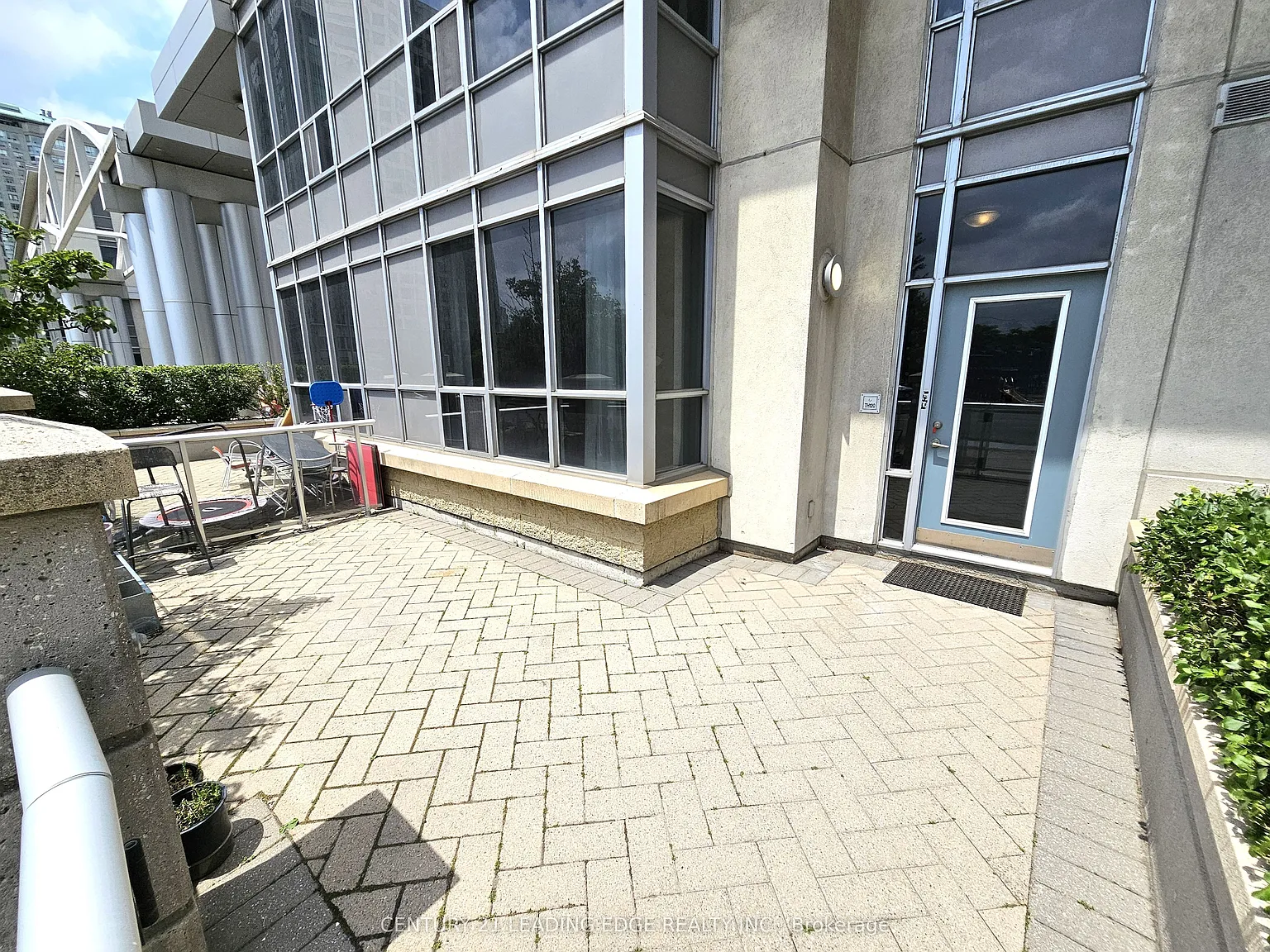 3 bed, $2,800 — Photo 2