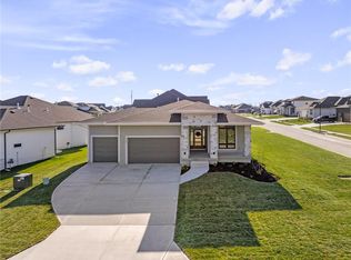 24195 W 91st Ter, Lenexa, KS 66227