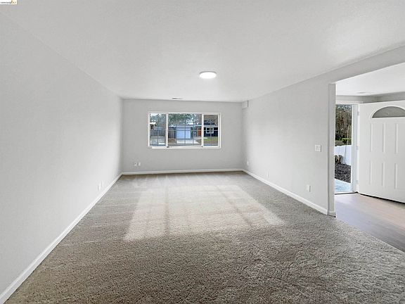 3rd image of 258 Los Altos Pl