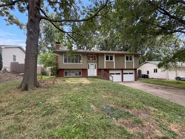 2909 Sage Brush Dr, Lawrence, KS 66047