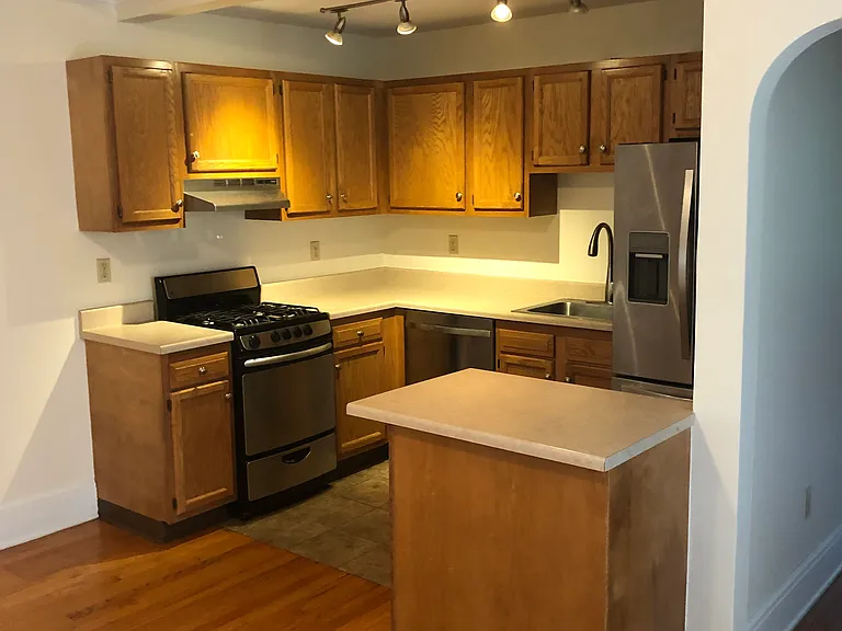 198 Pawling Ave #22 — Photo 3