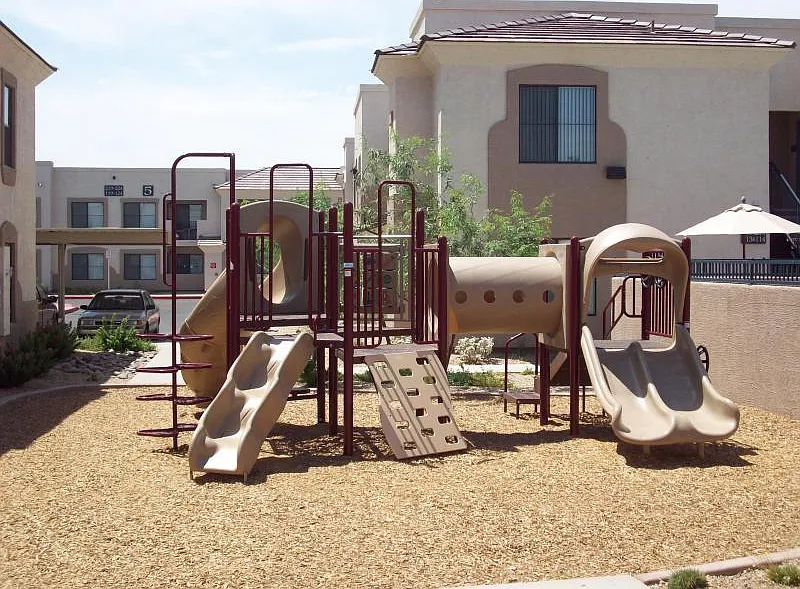 Indigo Pointe Apartments — Photo 2