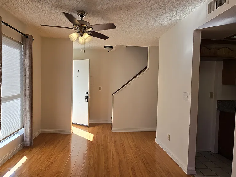 1049 Linden Ave #7 — Photo 13
