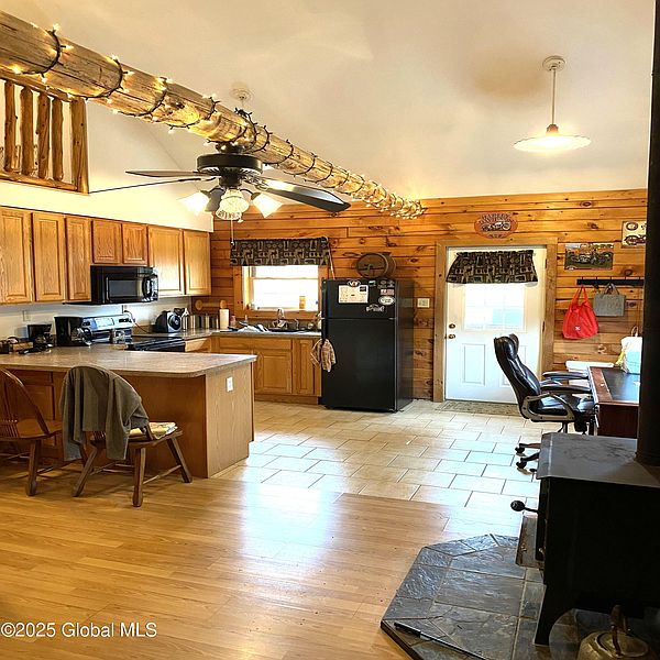 3rd image of 460 Black Creek Road