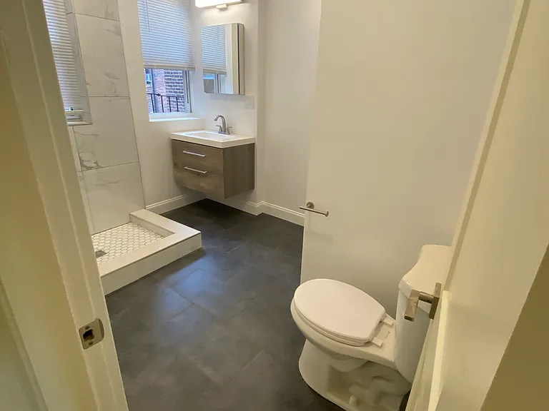 51 Queensberry St #6 — Photo 1
