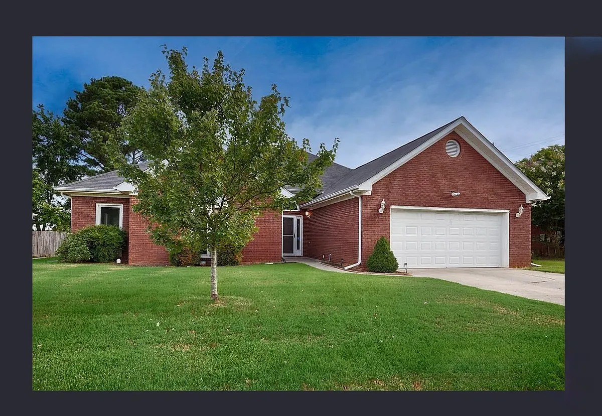 Building Photo - 102 Appaloosa Ct