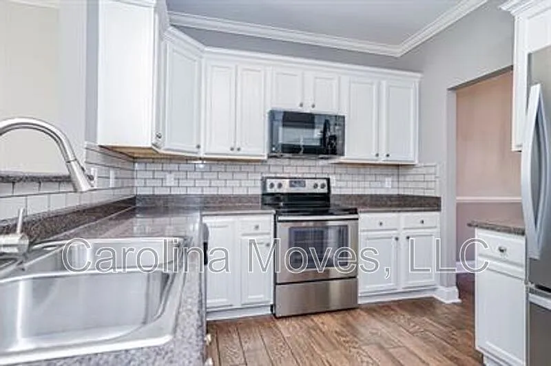 3 bed, 2.5 bath, 1722 sqft, $1,725 — Photo 4