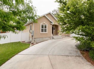 3173 College Ct, Elko, NV 89801