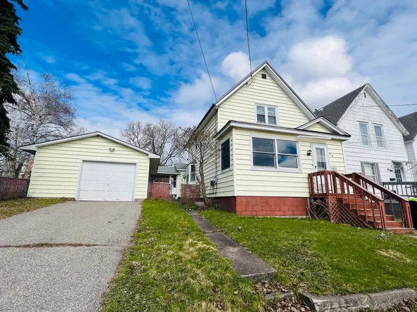 818 Brown St, Sault Sainte Marie, MI 49783