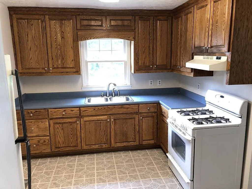 3 bed, 2.0 bath, 2061 sqft, $2,100 — Photo 4