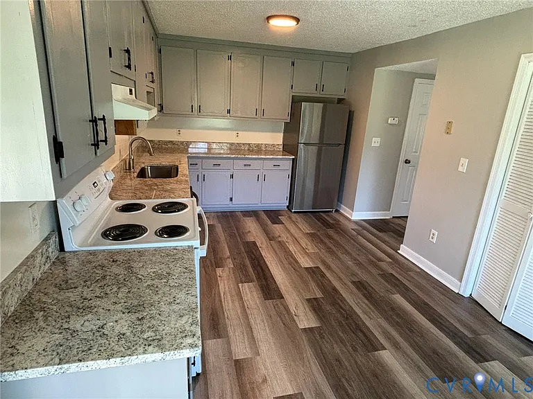 8630 Richmond Rd — Photo 6